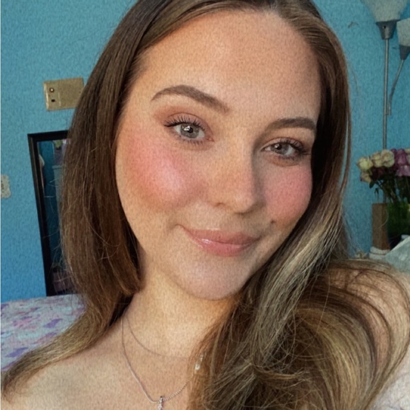 Profile Picture of Amber Rampley (@amberngarcia) on Poshmark