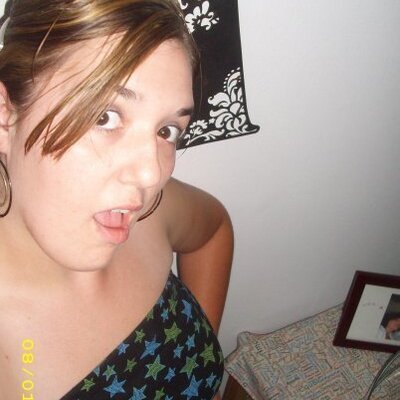 Profile Picture of April Schneider (@aprileschneider) on Twitter