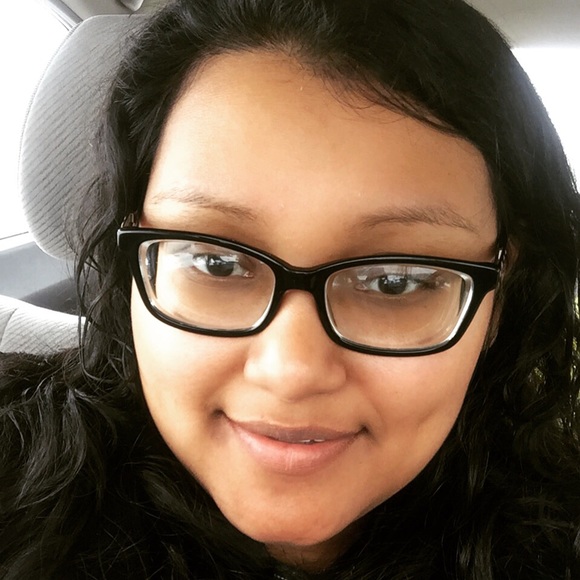 Profile Picture of Crystal Lezama (@crys14) on Poshmark