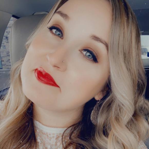 Profile Picture of Cassie Heisterkamp (@cheisterkamp) on Poshmark
