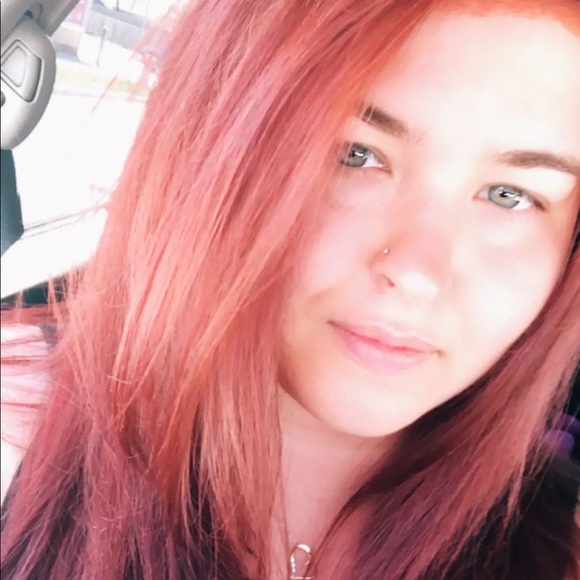 Profile Picture of Paige Watcher (@paigewatcher) on Poshmark