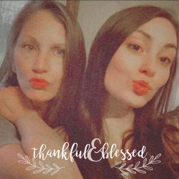 Profile Picture of Theresa Drazba (@lovemyjeanskirt) on Poshmark