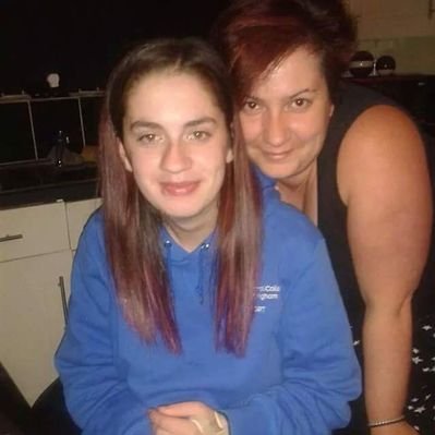 Profile Picture of Debra Newton (@debz98) on Twitter