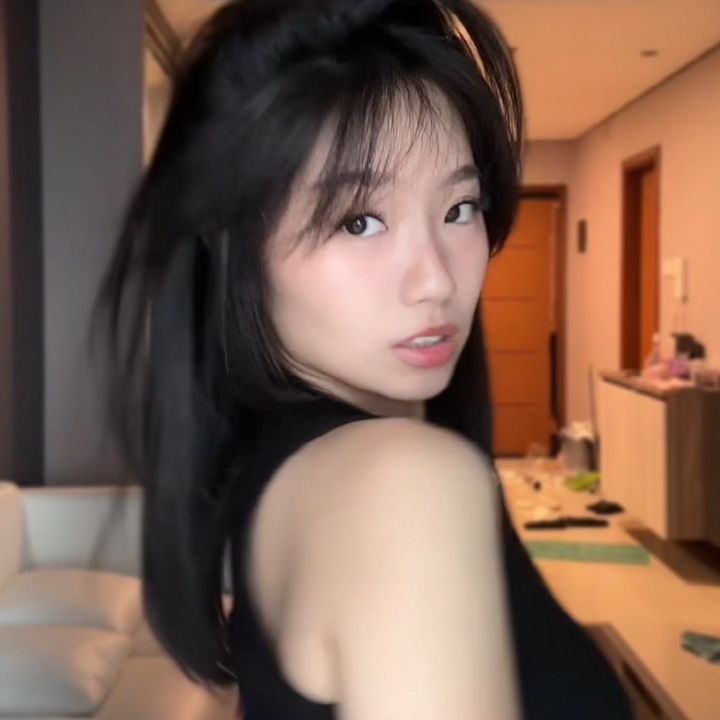 Profile Picture of   Reply to @pencintadia DIA... (@behindthegab) on Tiktok