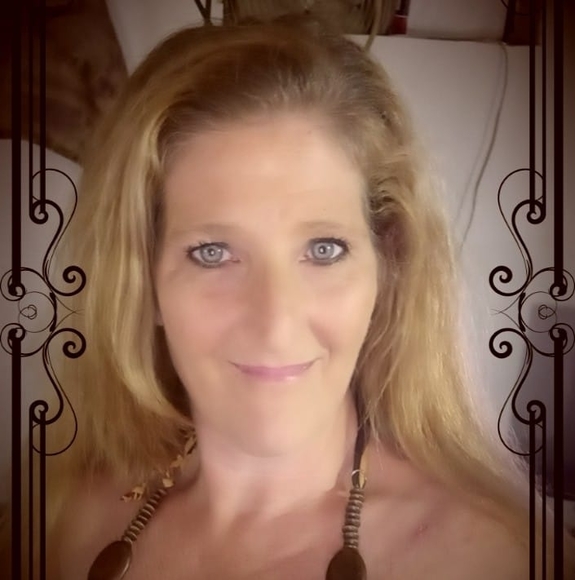 Profile Picture of Cathy Poole (@cjenkins422) on Poshmark