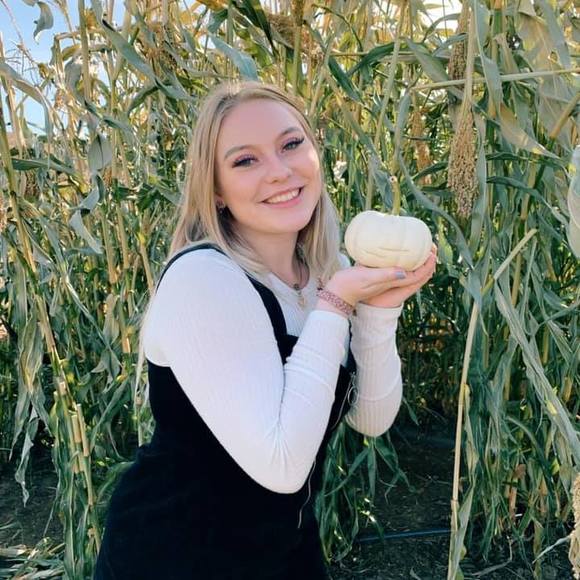 Profile Picture of Tayler Bjorgo (@taylerbjorgo) on Poshmark