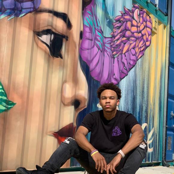 Profile Picture of Taviãn Walters (@walterstavian) on Poshmark
