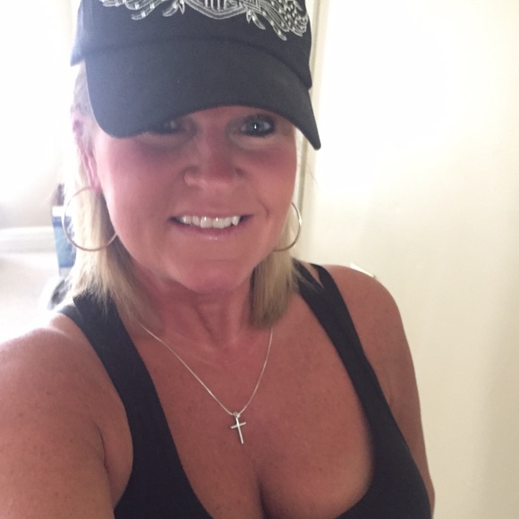 Profile Picture of Heather Hauert (@hhauert) on Poshmark