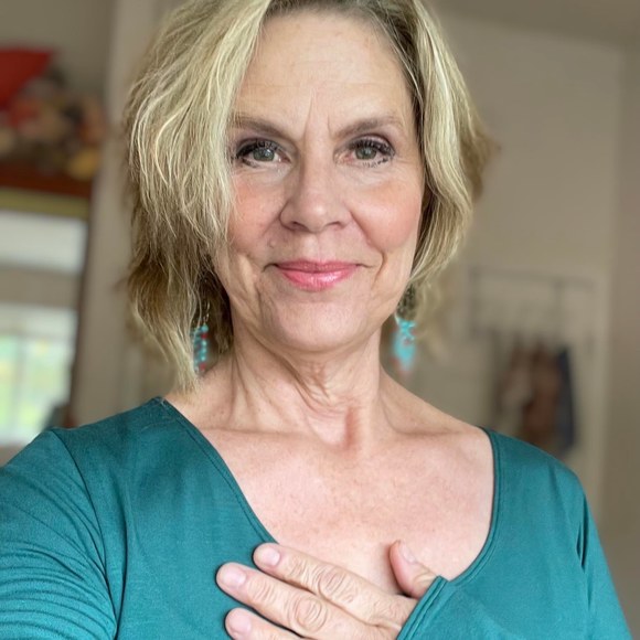 Profile Picture of Caryl Englehorn (@carylenglehorn) on Poshmark