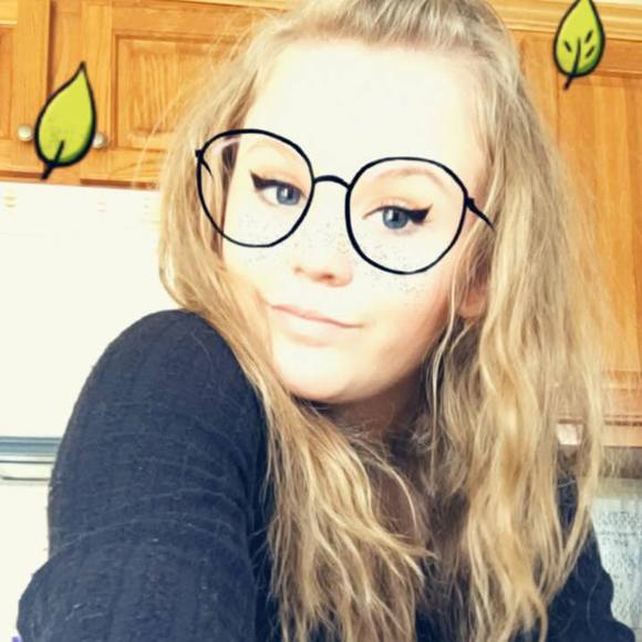 Profile Picture of Riannon Tesner (@rp_tesner) on Poshmark