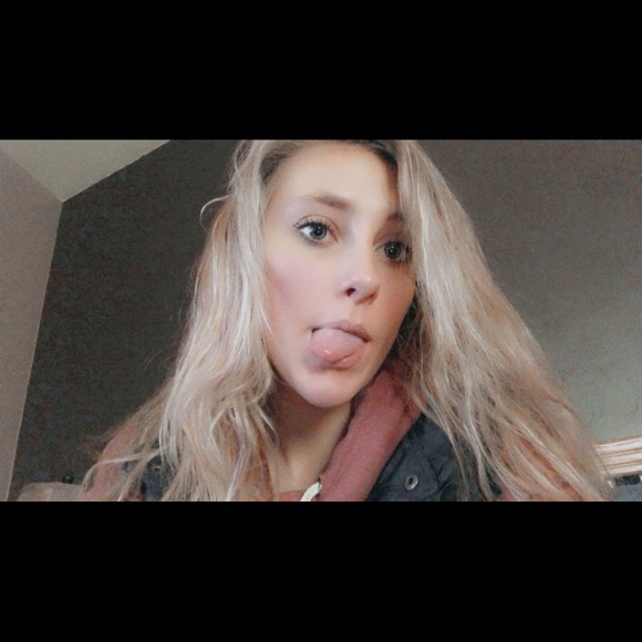 Profile Picture of Brianna Weikal (@brianna_weikal) on Poshmark