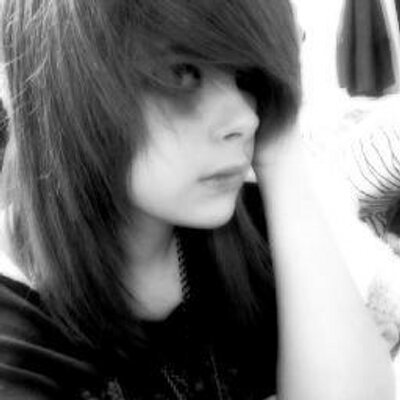 Profile Picture of Devon Larsenon Twitter