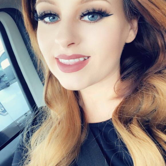Profile Picture of Nicole Vigna (@nicoleyyyyv) on Poshmark
