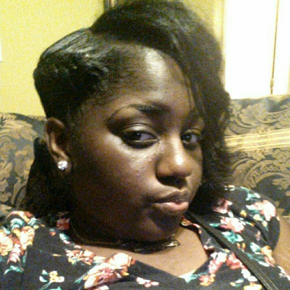 Profile Picture of Micheala Brown (@michealabrown96) on Poshmark