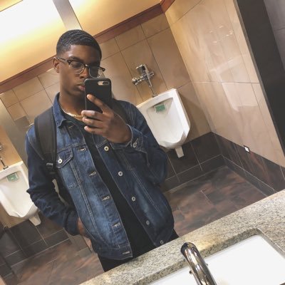 Profile Picture of 🕯Floyd🕯 (@_Floyd_Davis35) on Twitter