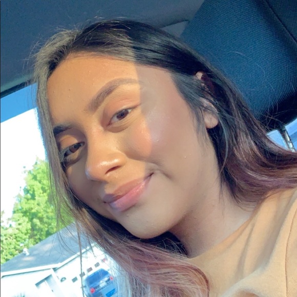 Profile Picture of Kassandra Lara (@kassandralaram) on Poshmark