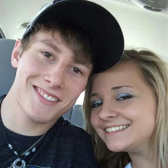 Profile Picture of Nicole Oelschlager (@nato0087) on Poshmark