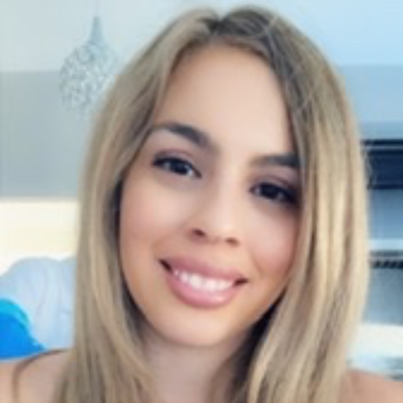 Profile Picture of Erika Landeros (@elanderos811) on Poshmark