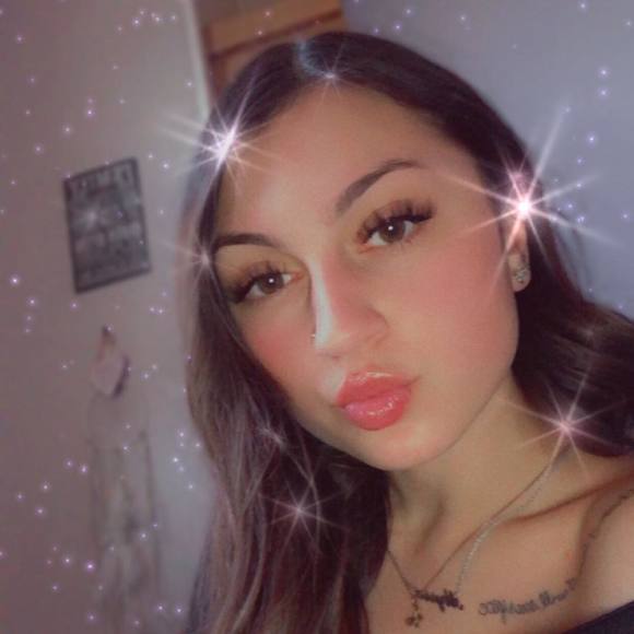 Profile Picture of Alyssa Nunez (@alyssahx) on Poshmark