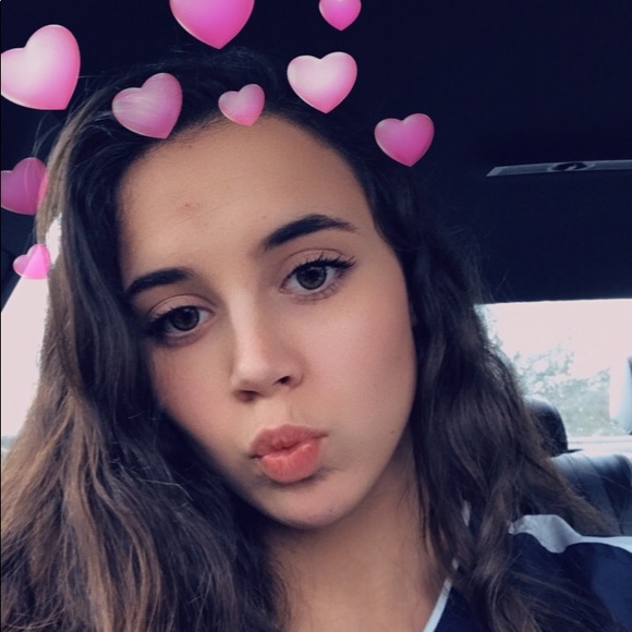 Profile Picture of Abbi Labonne (@abbilabonne) on Poshmark