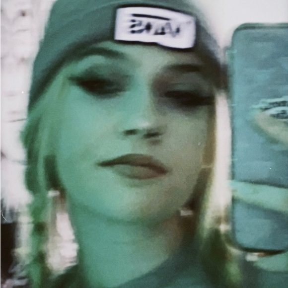 Profile Picture of Ember Craig (@ember_craig) on Poshmark