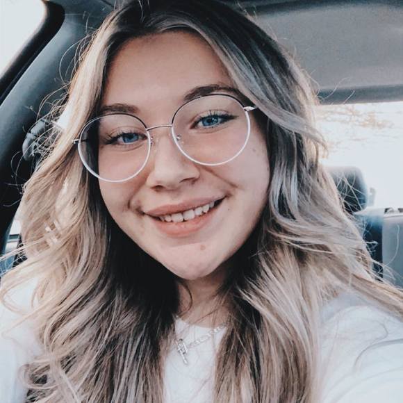 Profile Picture of Kristina Crabtree (@kristinacrabtre) on Poshmark