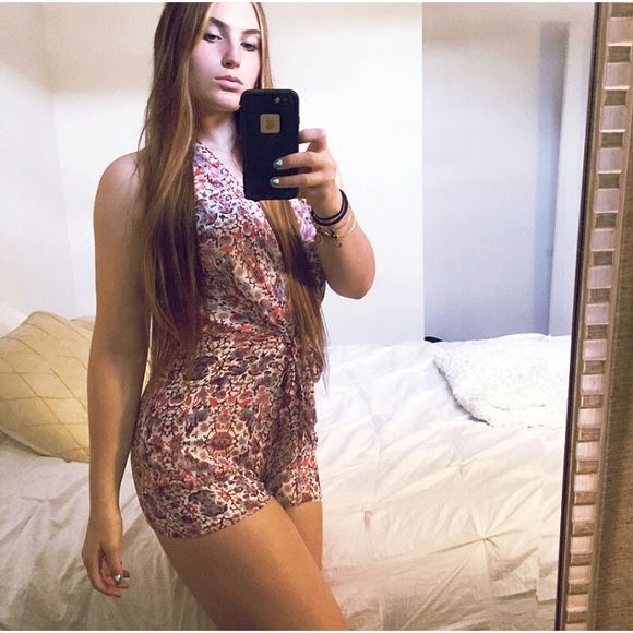 Profile Picture of Anna Pepe (@annapepe) on Poshmark