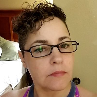 Profile Picture of Leah Shields (@cr8zmama) on Twitter