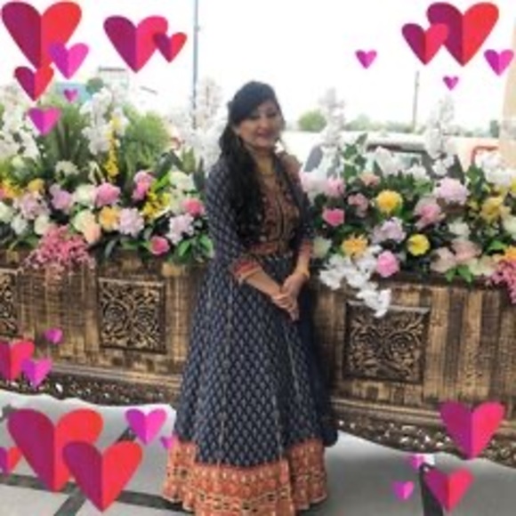 Profile Picture of Komal Chopra (@komalchopra670) on Poshmark