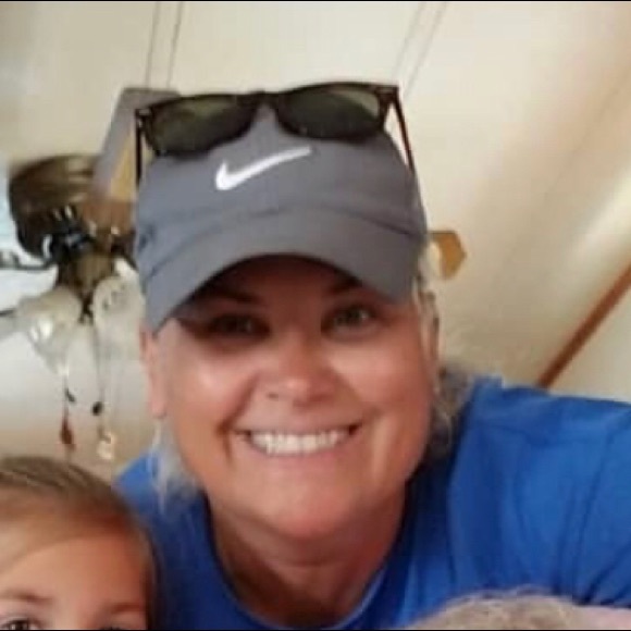 Profile Picture of Connie Doering (@conniedoering) on Poshmark