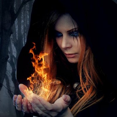 Profile Picture of Iris Rose (@IrisRoseHunter) on Twitter
