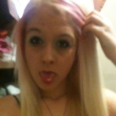 Profile Picture of Nikki Carey (@buttons881) on Twitter