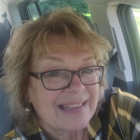 Profile Picture of Sharon Zvosec (@sharonzvosec) on Poshmark