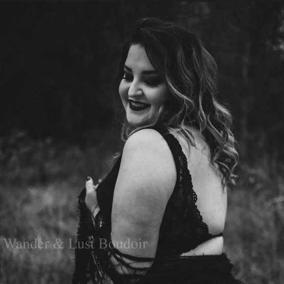 Profile Picture of Erin Stapleton (@erinstapleton) on Poshmark
