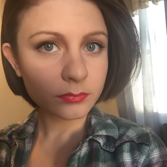 Jillian Dente - Poshmark Profile Picture of Jillian Dente (@jilliannicholed) on Poshmark