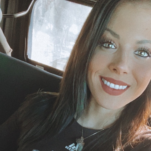 Profile Picture of Kara Berardicurti (@kberardicurti) on Poshmark