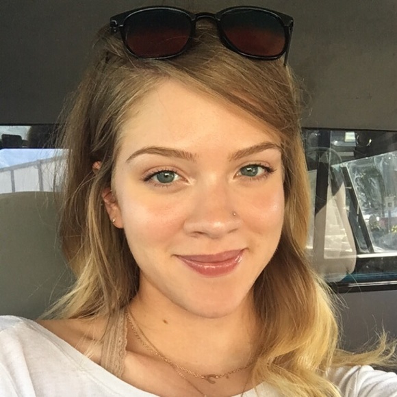 Profile Picture of Catherine Walsh (@cewalsh2) on Poshmark