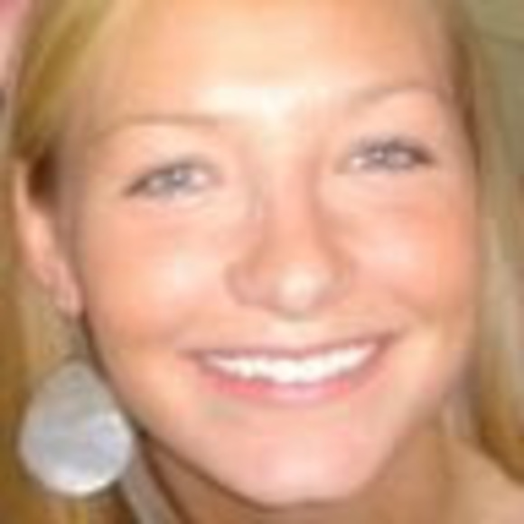 Profile Picture of Liz Beckmeier (@ekleinchester) on Poshmark