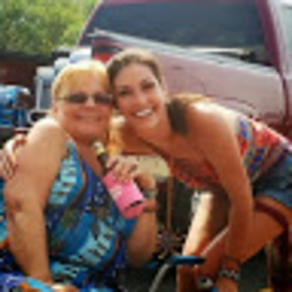 Profile Picture of Brenda Darval (@badarval) on Poshmark