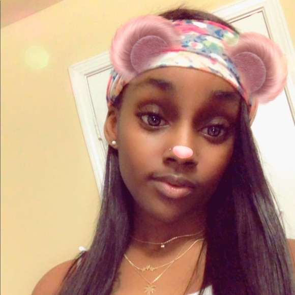 Profile Picture of Loren Mcgee (@loeloee_) on Poshmark