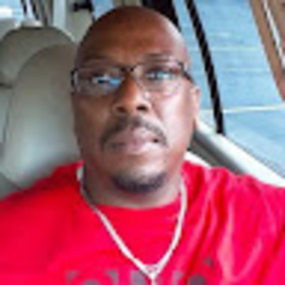 Profile Picture of Derrick Thomas (@derrickthoma605) on Poshmark