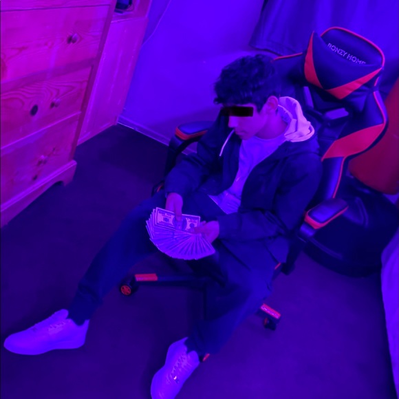 Profile Picture of Kevin Dominguez (@i_dont_know420) on Poshmark