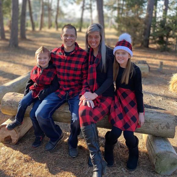 Profile Picture of Amber Schiller (@ambbam03) on Poshmark