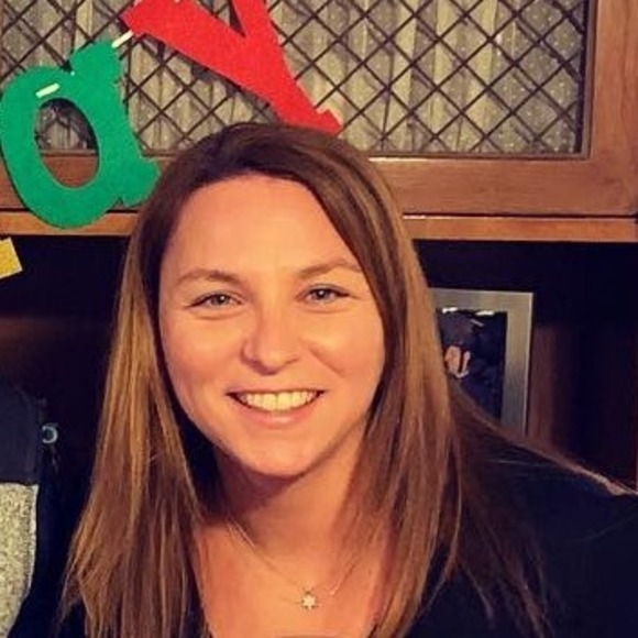 Deena Sandos - Poshmark Profile Picture of Deena Sandos (@dbsandos) on Poshmark