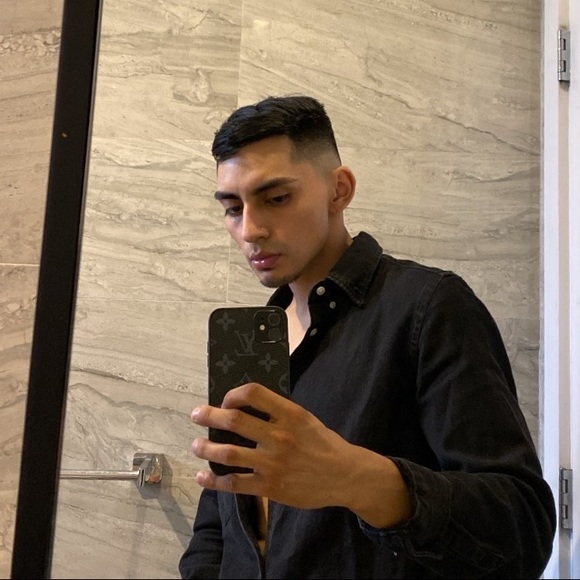 Profile Picture of Kevin Peralta (@kevinperalta155) on Poshmark