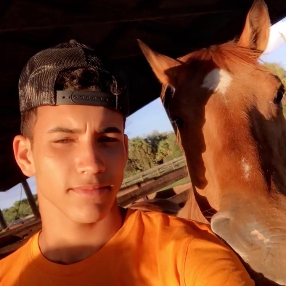 Profile Picture of Ralphiel Arroyo (@ralphiel_arroyo) on Poshmark