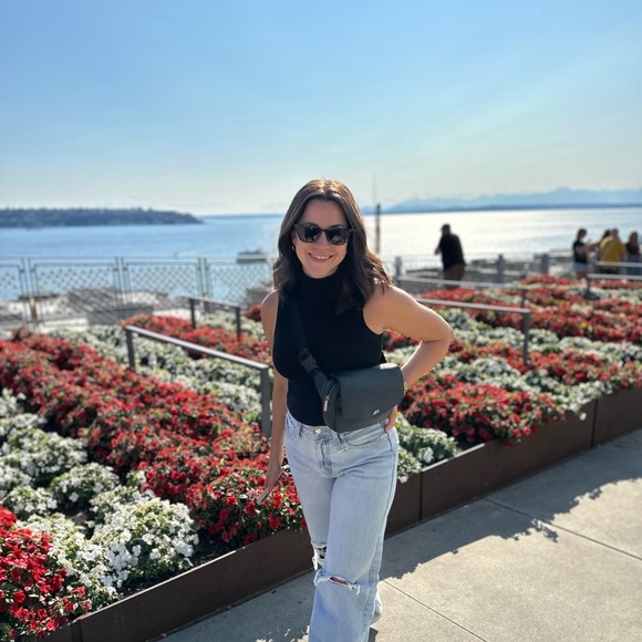 Profile Picture of Katie Gittner (@shopkatieg) on Poshmark