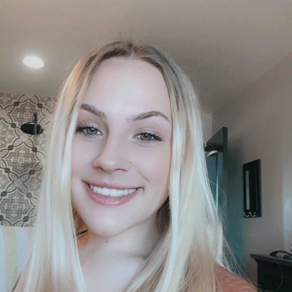 Erica Schuringa - Poshmark Profile Picture of Erica Schuringa (@ericaschuringa) on Poshmark