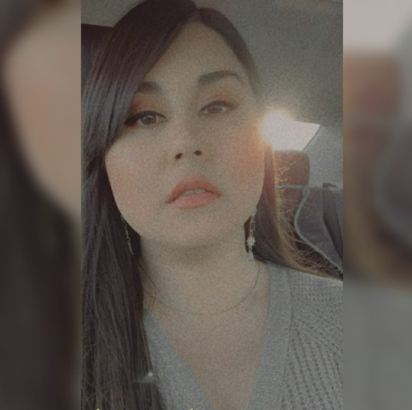 Profile Picture of M Tabares (@cutevero27) on Poshmark