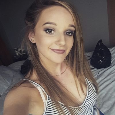 Profile Picture of Shannon Simon ☮ (@ShannSimon) on Twitter